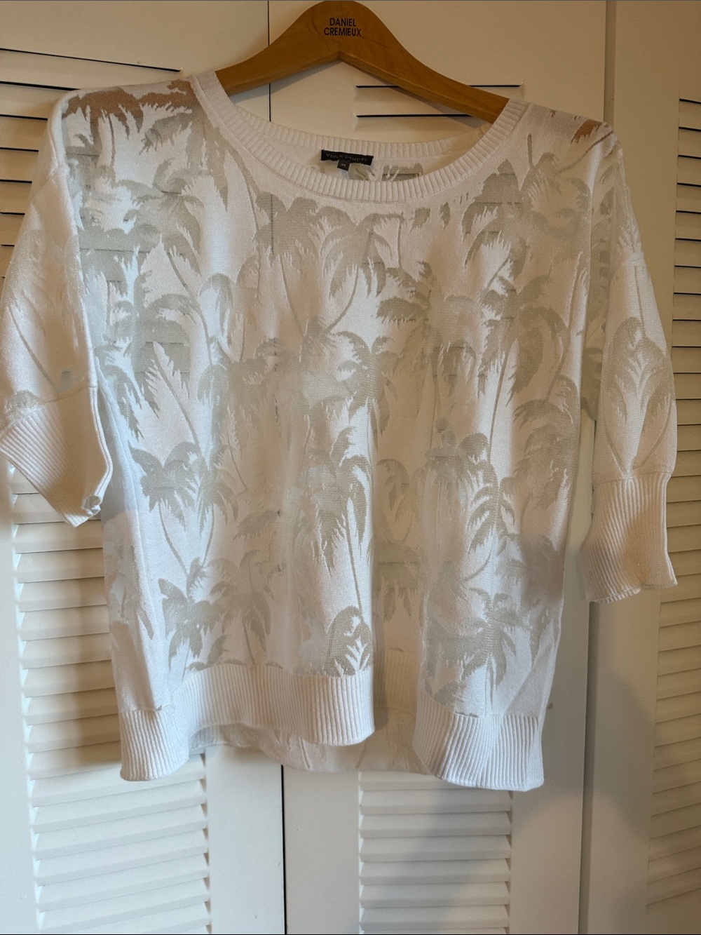 Vince Camuto White Palm-Print Short Sleeve Knit Top